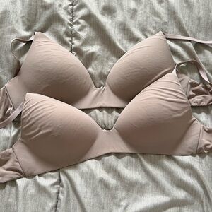 Victoria’s Secret t-shirt lightly lined wireless bra